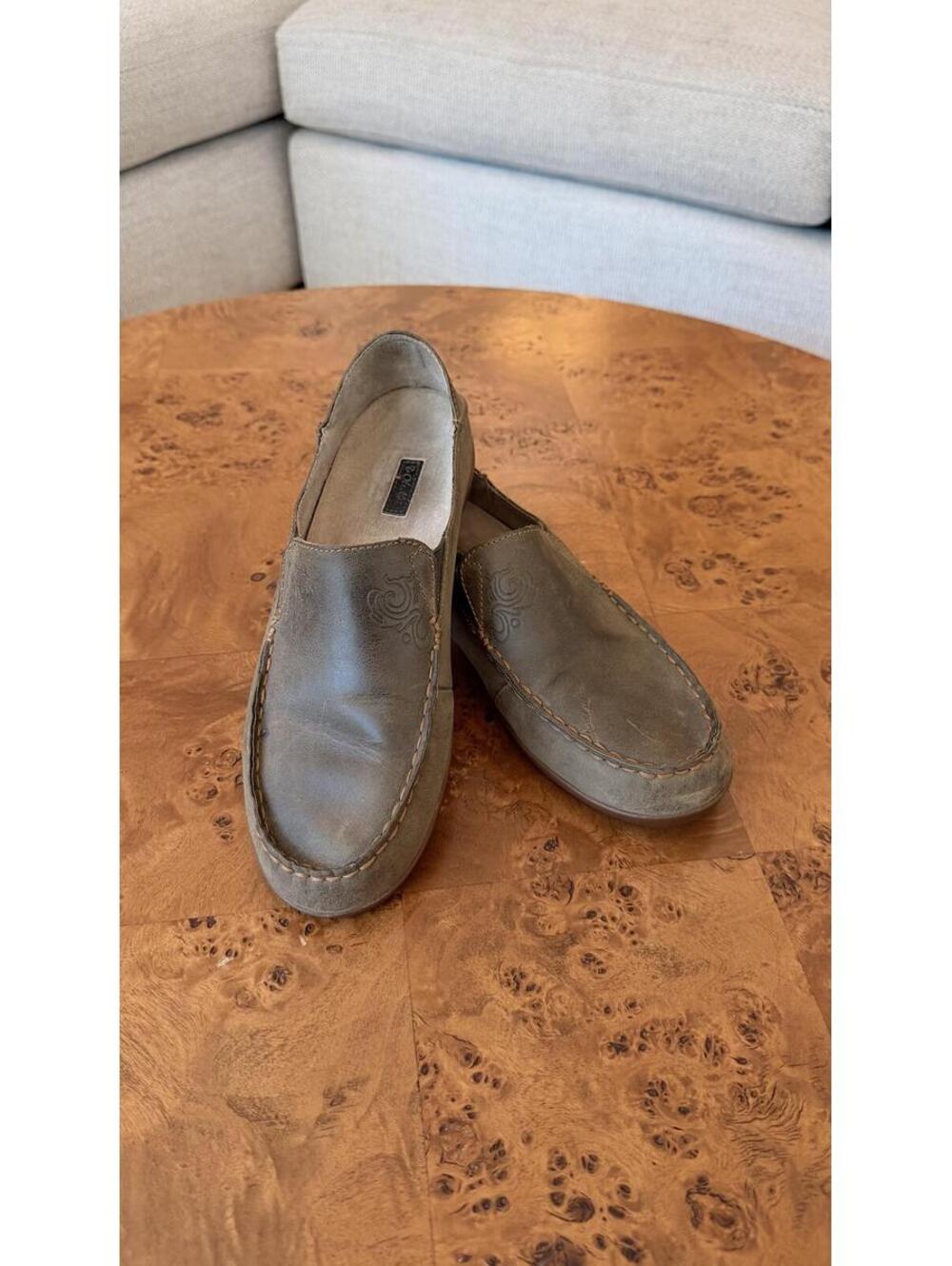 Olukai Women’s Distressed Green Leather Slip-On Loafers Size 9